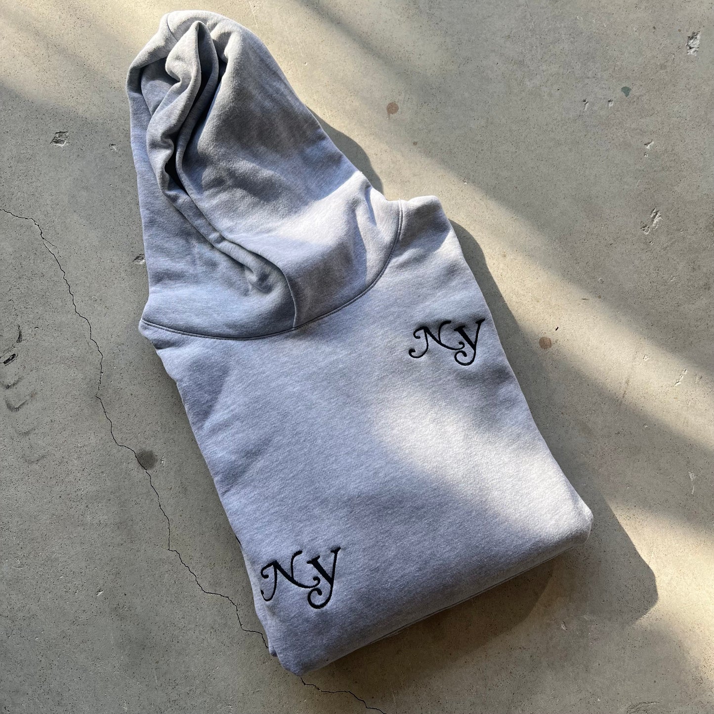 Ny mag hoodie - embroidered